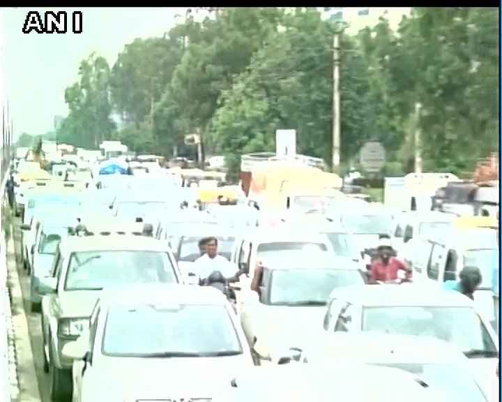 गुड़गांव में पटरी पर लौट रही है यातायात व्यवस्था, स्थिति में तेजी से सुधार