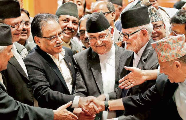पड़ोस में राजनीति : नेपाल में जल्दी ही प्रचंड के नेतृत्व में नयी सरकार, आसान नहीं स्थिरता स्थापित करना