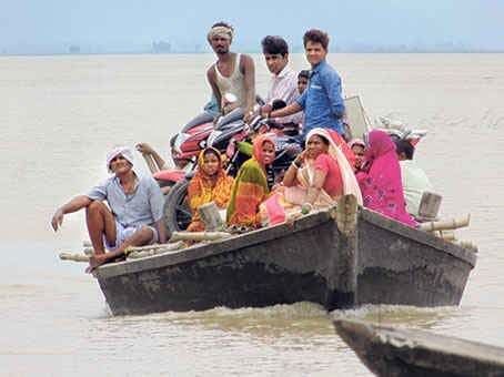गंडक नदी के दबाव से सारण तटबंध पर खतरा