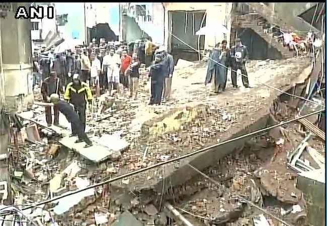 मुंबई के सटे भिंवडी में गिरी 3 मंजिला इमारत, 7 की मौत, दर्जनों जख्मी