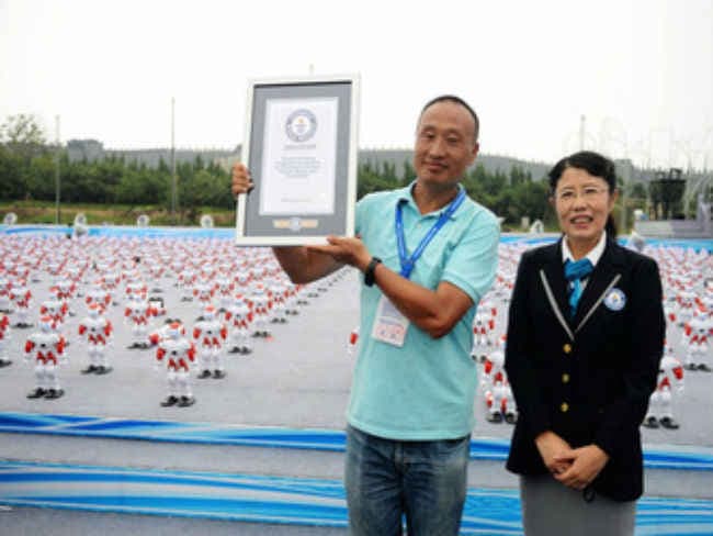 चीन में 1007 रोबोट्स ने एक साथ डांस कर बनाया वर्ल्‍ड रिकार्ड