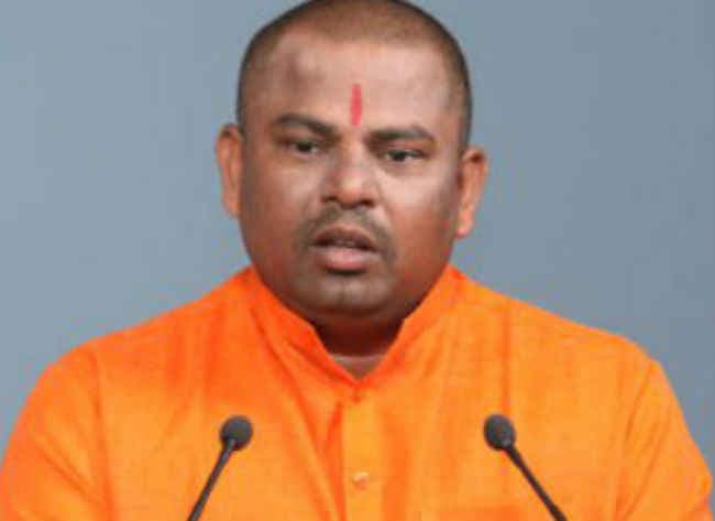 BJP विधायक टी राजा सिंह ने दलितों की पिटाई को ठहराया जायज, मचा बवाल