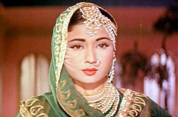 जन्मदिन विशेष: धर्मेंद्र की बेवफाई बरदाश्त नहीं कर पाई थीं ‘ट्रेजेडी क्वीन’ मीना कुमारी...