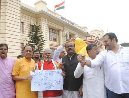 बिहार विधानसभा में छाया रहा बाढ़ का मुद्दा, हंगामे की भेंट चढ़ा दूसरा दिन