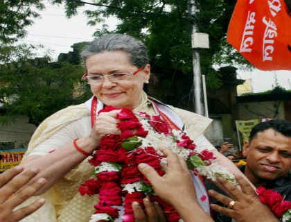 सोनिया गांधी के वाराणसी में रोड शो के राजनीतिक मायने