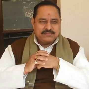 धनबाद : शताब्दी में पथराव से घायल हुए पूर्व सांसद यदुनाथ पांडेय