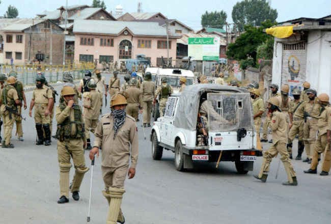 घाटी में विरोध प्रदर्शन को समाप्त करने के लिए 500 लोग गिरफ्तार