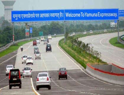 बुलंदशहर हाइवे के बाद अब नोएडा एक्सप्रेस-वे पर चलती कार में गैंगरेप
