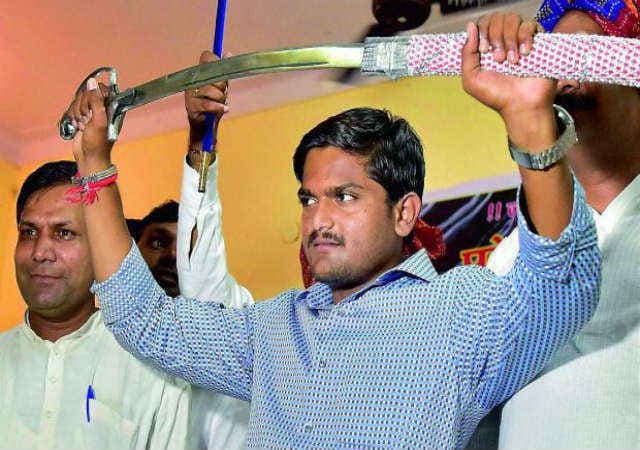अमित शाह के इशारों पर काम करेंगे विजय रूपानी : हार्दिक पटेल