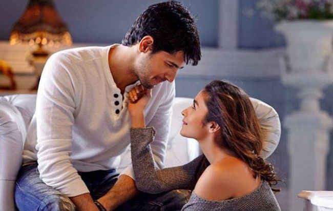 फिर सुर्खियों में सिद्धार्थ-आलिया, किस करते दिखे