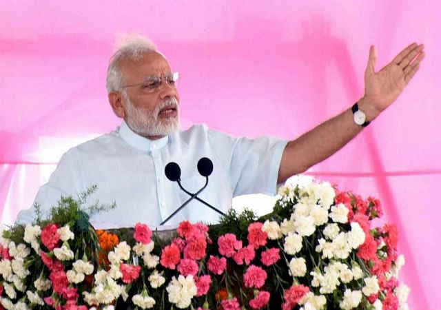 गोली चलानी है तो मुझ पर चलाइए, मेरे दलित भाइयों पर नहीं : पीएम मोदी