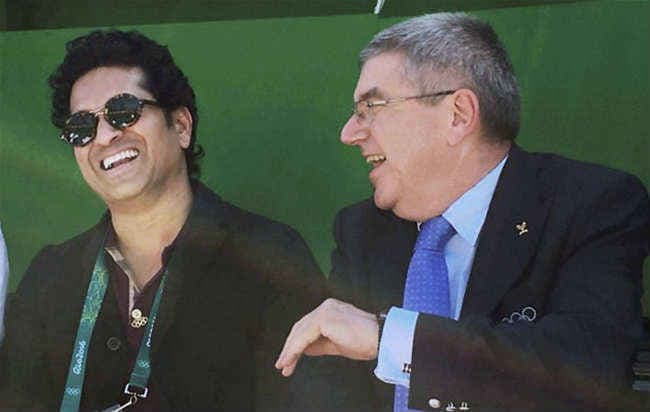 रियो का लुत्‍फ उठा रहे हैं सचिन तेंदुलकर, आईओसी प्रमुख बाक से की मुलाकात