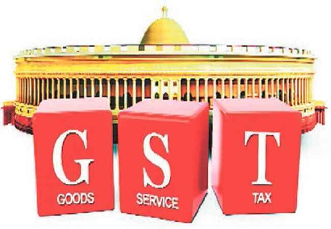GST : लोगों पर बढ़ेगा सर्विस टैक्स का बोझ, कपड़े-वाहन सस्ते, मोबाइल होगा महंगा