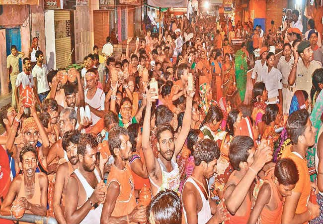 बिहार : मुजफ्फरपुर में गरीबनाथ धाम में भगदड़, कई कांवरिये घायल