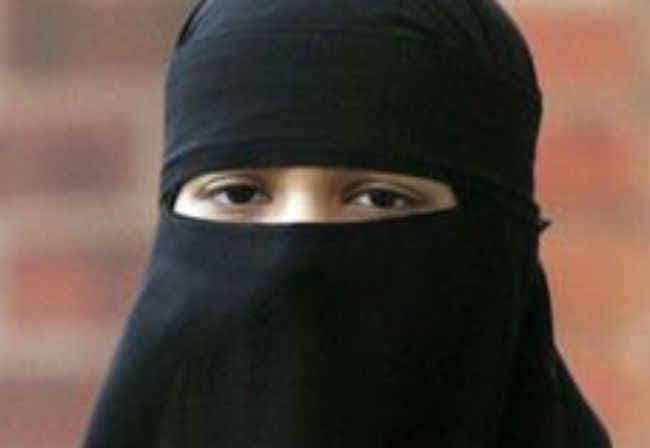 अमेरिका में हिजाब पहनने पर गई एक मुस्लिम महिला की नौकरी