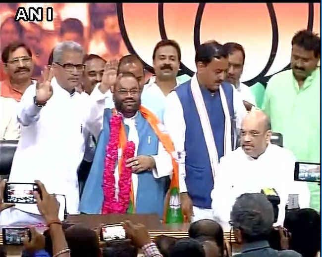 मायावती से किनारा करने के बाद अब भाजपा के साथ आये स्वामी प्रसाद मौर्य