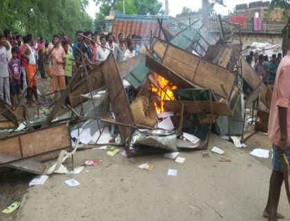 गया के स्कूल में घुसा अनियंत्रित ट्रक, 3 बच्चों की गयी जान