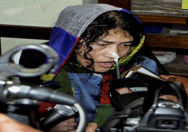 अनशन तोड़ने के बाद इरोम शर्मिला को वापस अस्पताल ले जाया गया