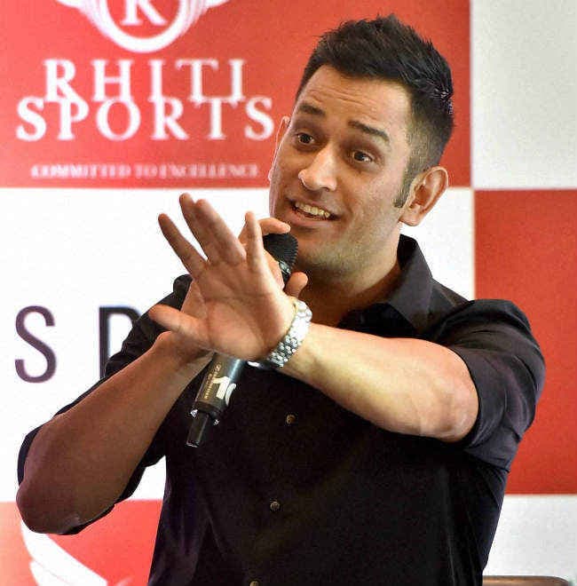 धौनी ‘‘एमएस धौनी: दि अनटोल्ड स्टोरी'''' का ट्रेलर तीन शहरों में जारी करेंगे