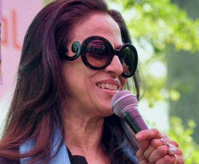 भारतीय एथलीटों का मजाक उड़ा कर फंसी लेखिका शोभा डे