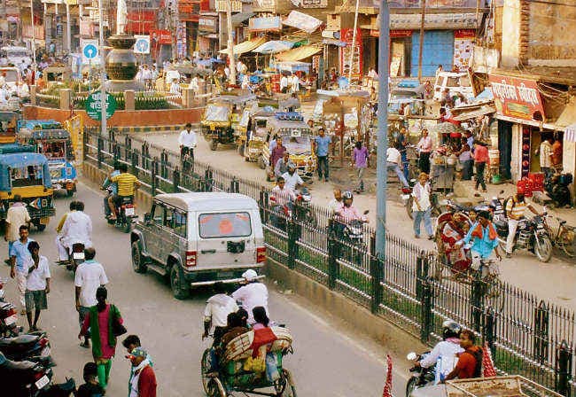 BIHAR : सारण में उपद्रव के बाद कनेक्टिविटी बहाल, WhatsApp ग्रुप पर साइबर सेल की नजर