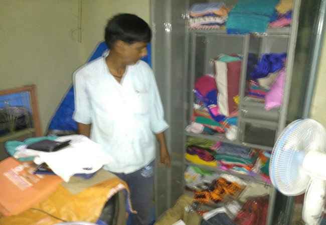 बिहार : दरभंगा में बंद घर का ताला तोड़कर लाखों की चोरी