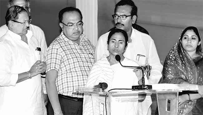 बंगाल के साथ हो रहा है राजनीतिक भेदभाव, फंड नहीं दे रहा केंद्र : ममता