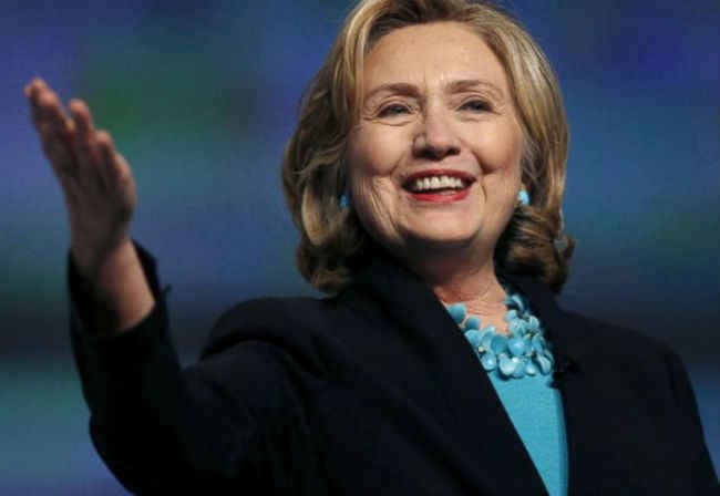 कामकाजी वर्ग के साथ जुड़ाव होने का दिखावा कर रहे हैं ट्रंप : हिलेरी