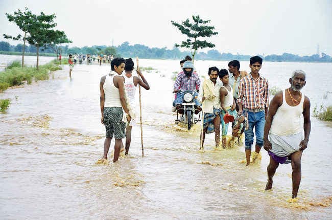 सोन, कोयल व निरंजना नदियां उफान पर, छह बहे