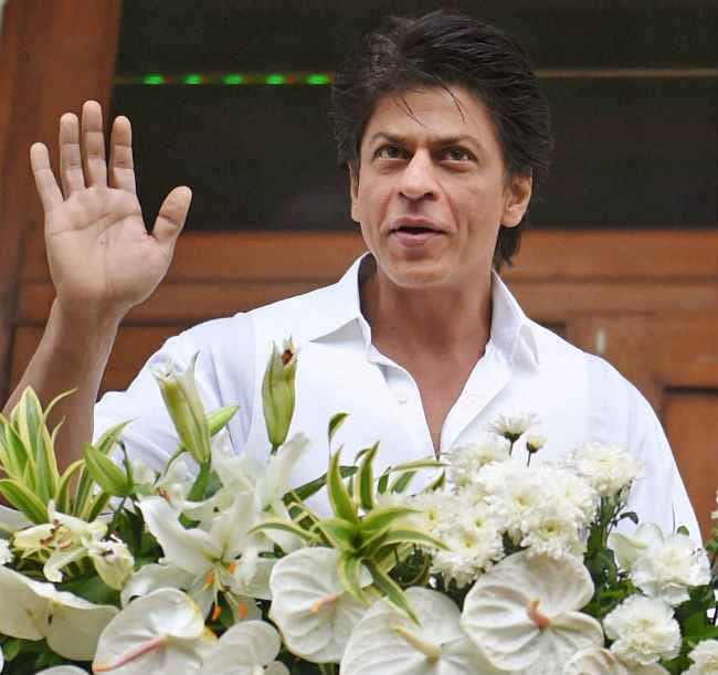 शाहरुख को लौट आना चाहिए था: शिवसेना