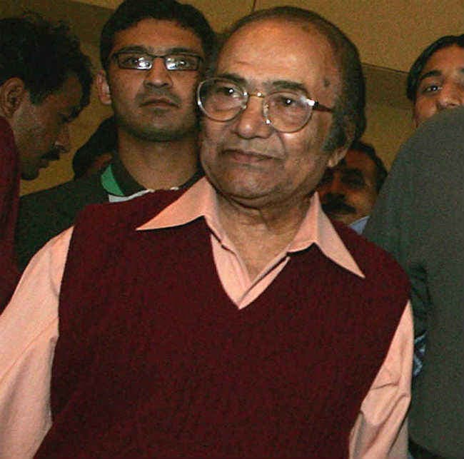 सुपुर्दे-ए-खाक हुए पूर्व क्रिकेटर हनीफ मोहम्मद