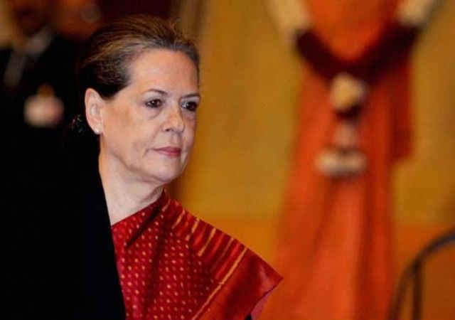 कांग्रेस अध्यक्ष सोनिया गांधी को अस्पताल से मिली छुट्टी