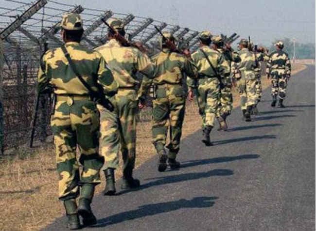 जम्मू-कश्‍मीर : आतंकवादियों ने सुरक्षाबलों पर किया हमला, CRPF कमांडेंट शहीद, 4 जवान घायल