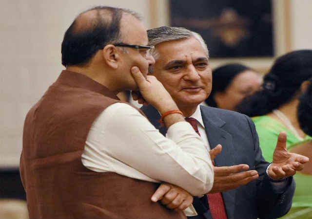 राष्ट्रपति के ‘ऐट होम'' में प्रधानमंत्री मोदी, प्रधान न्यायाधीश ठाकुर ने दिखायी गर्मजोशी