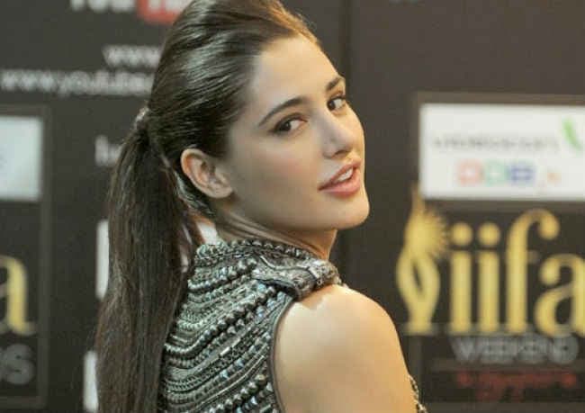 नरगिस फाखरी के साथ हुआ धोखा, शिकायत दर्ज, VIDEO में देखें क्या है पूरी खबर