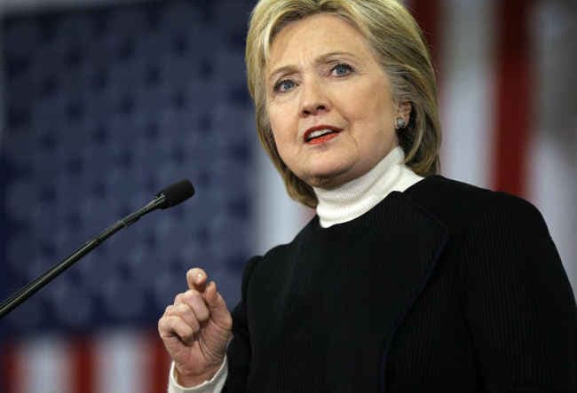 राष्ट्रीय सुरक्षा पर ट्रंप की टिप्पणियों से जाता है गलत संदेश : हिलेरी