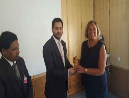 तेजस्वी ने जेनेवा में की UN के आर्थिक कमीशन के डायरेक्टर के साथ बैठक