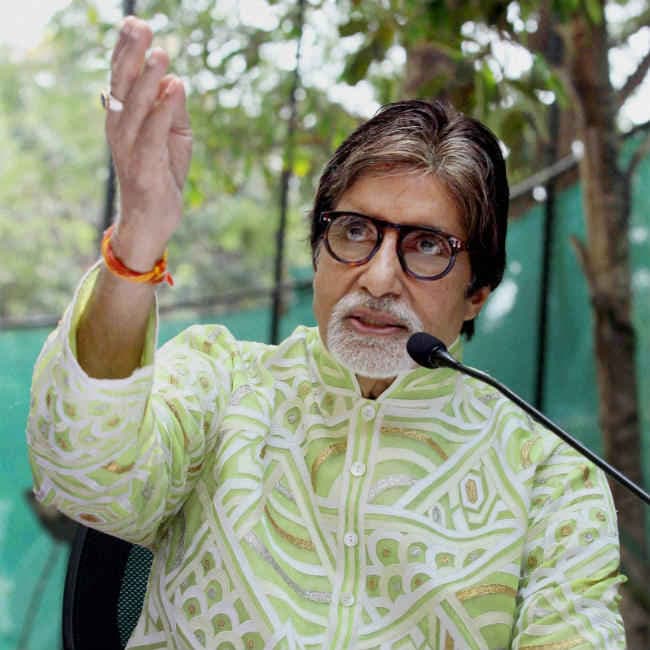 अमिताभ बच्चन ने साधा शोभा डे पर निशाना, कहा,‘ पीवी सिंधू संग सेल्‍फी...''
