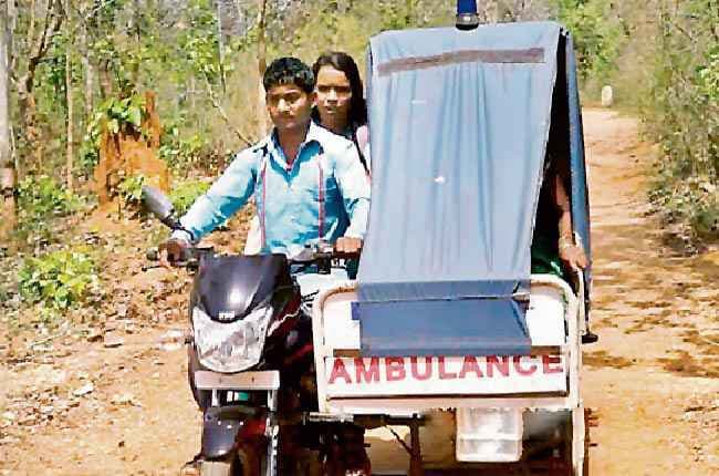 कमाल है!  रक्षक बनी मोटरसाइकिल एंबुलेंस