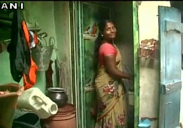 रामगढ़ : रक्षाबंधन में भाई ने बहन को गिफ्ट किया शौचालय