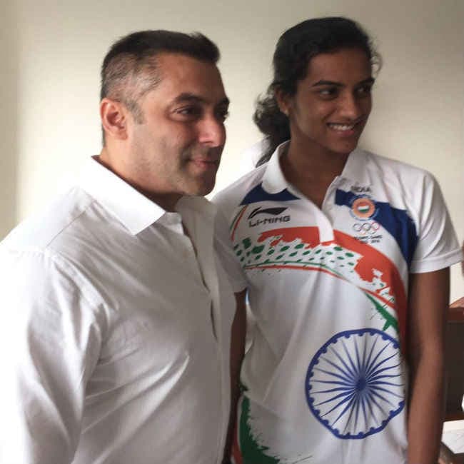 ओलंपिक में रजत पदक जीतने पर सिंधु को बॉलीवुड स्‍टार्स ने कुछ ऐसे दी बधाई...