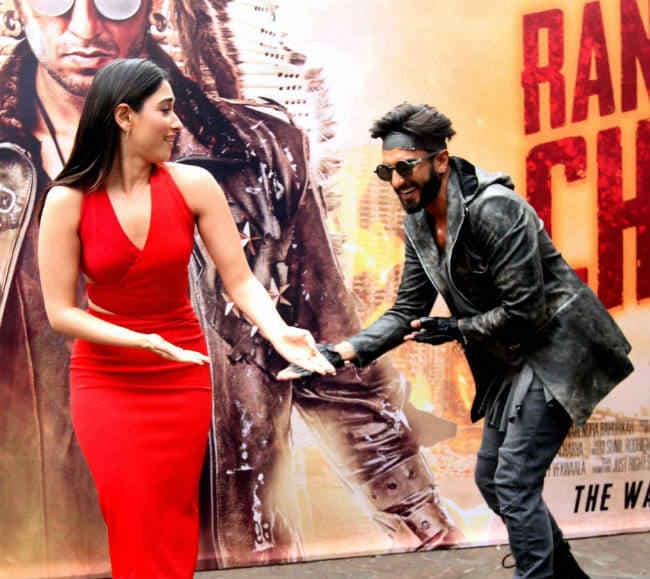 देखें: नये एड में मां के किरदार में भी दिखे रणवीर सिंह, VIDEO