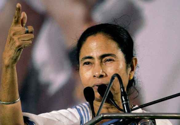 मोदी सरकार पर ममता का हमला, बोलीं - इमरजेंसी से भी बदतर, केंद्र के पास हो सिर्फ 4 मंत्रालय