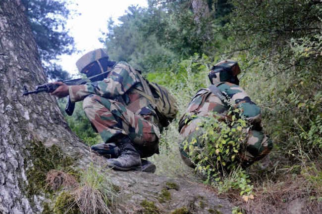 कुपवाड़ा में सेना और आतंकियों के बीच मुठभेड़, तीन आतंकी ढेर