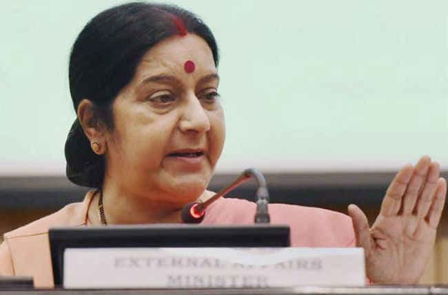 सउदी में फंसे बेरोजगार हो चुके भारतीय मजदूरों को फ्री में वापस लायेंगे : सुषमा