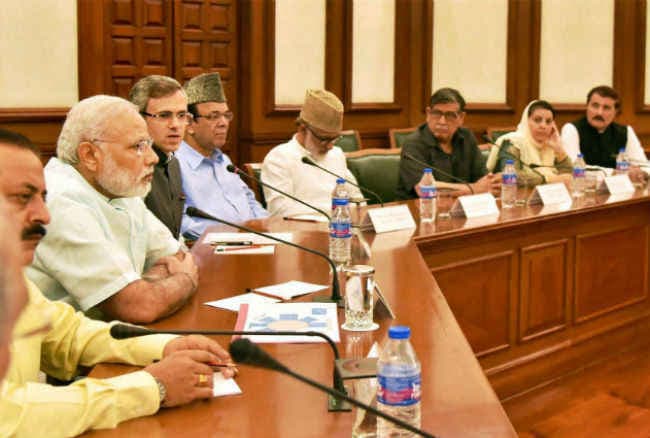 कश्मीर की स्थिति को लेकर PM नरेंद्र मोदी चिंतित, वार्ता पर जोर