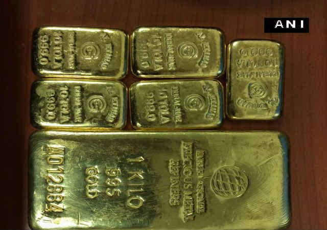 मुंबई एयरपोर्ट: छुपा के ले जा रही थीं 2 किलो 160 ग्राम सोना, कस्टम अधिकारियों ने किया जब्त