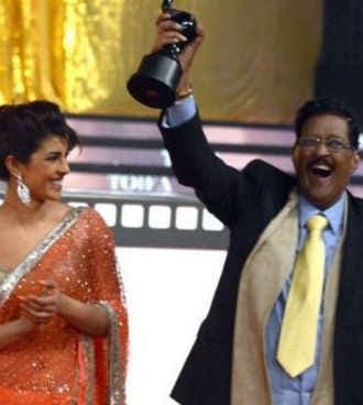 पिता को याद कर भावुक हुईं प्रियंका, कहा - वक्त हर जख्म को भर नहीं सकता