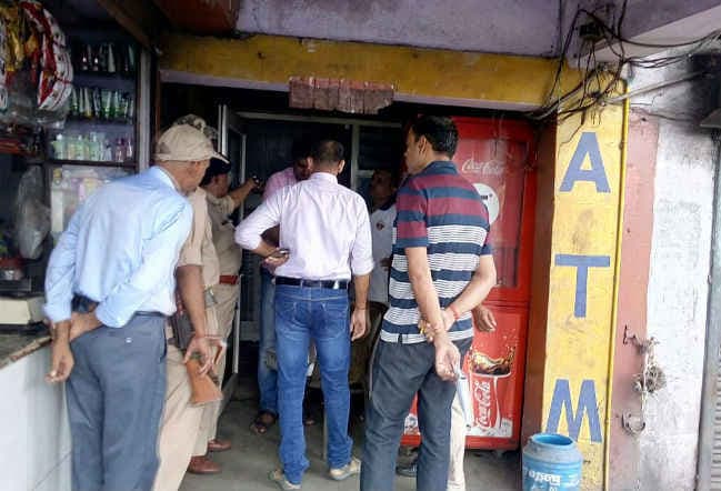 झारखंड : कतरास में लुटेरे उखाड़कर ले गये पूरा एटीएम