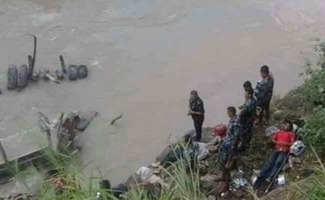 नेपाल: बस नदी में गिरी, बिहार के चार लोग सहित 21 की मौत